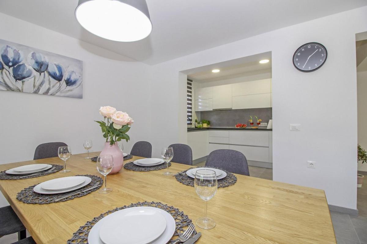 Natascha In Pamici - Haus Fuer 6 Personen Villa Zminj ภายนอก รูปภาพ