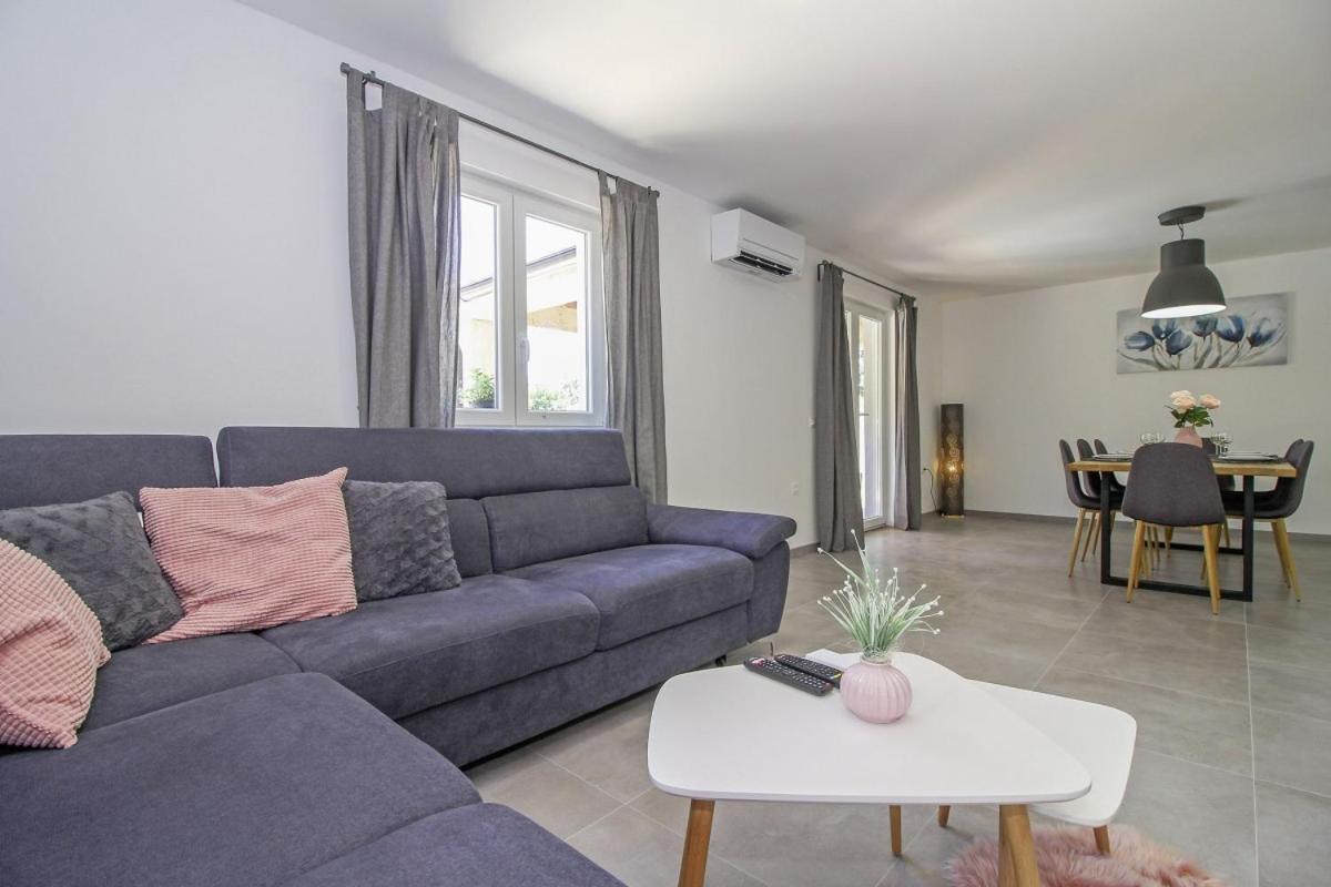 Natascha In Pamici - Haus Fuer 6 Personen Villa Zminj ภายนอก รูปภาพ